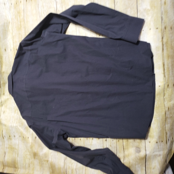 Untuckit long-sleeved button down - Picture 3 of 3